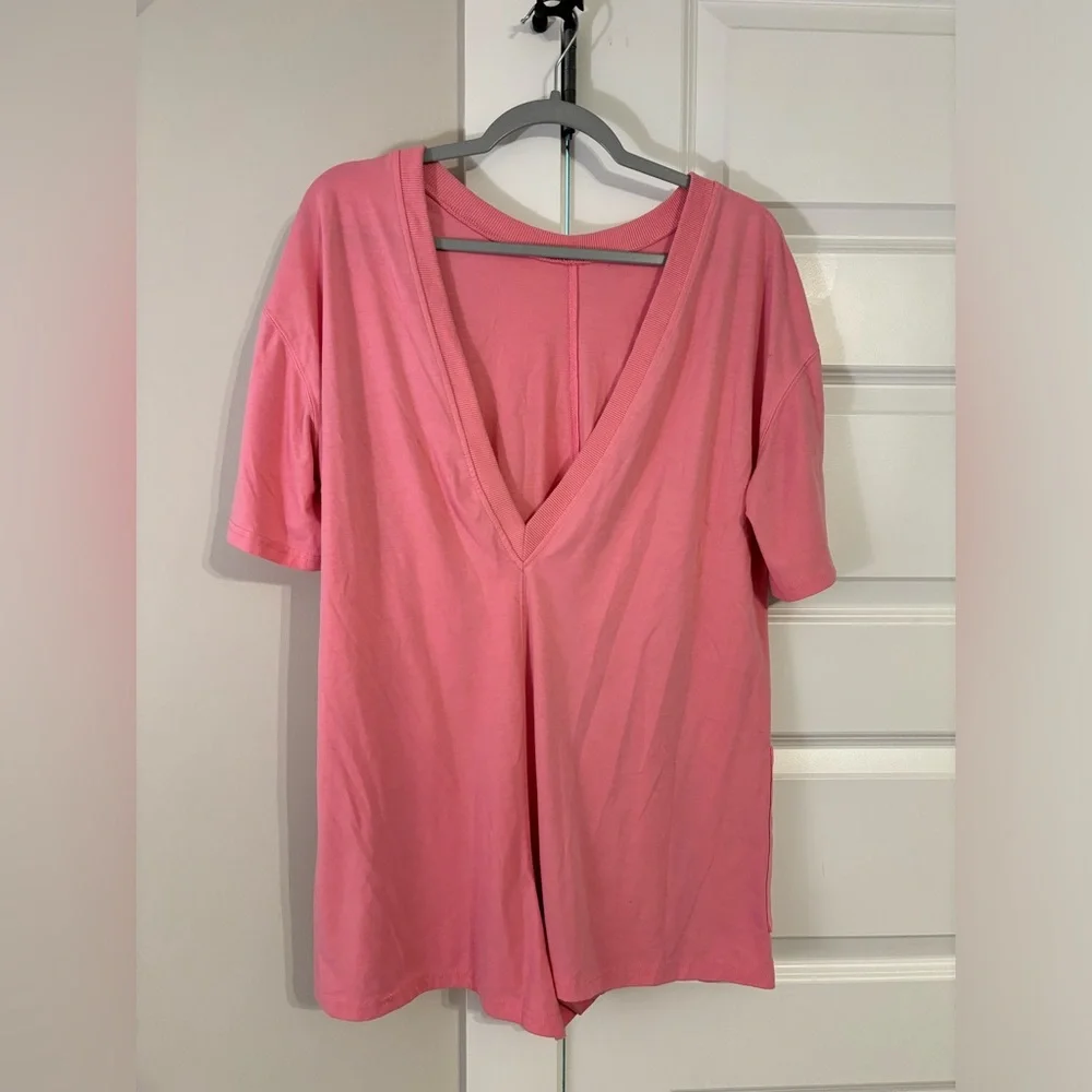 Amazon Pink Short Sleeve Women's Tee with Pockets - Picture 2 of 2